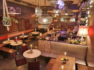 Location: Kleines Restaurant mit orientalischen Anklängen